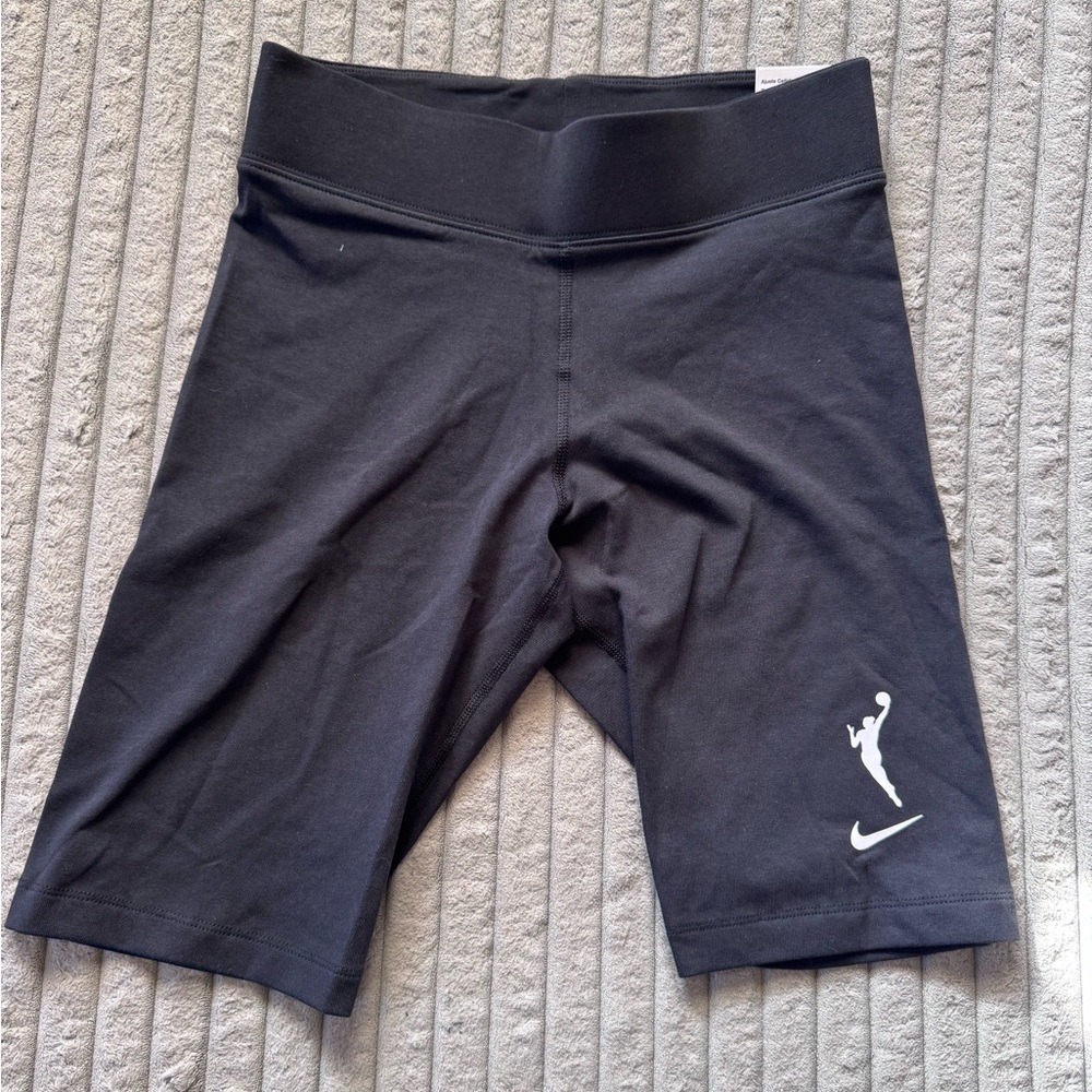 Nike WNBA Wmn Essential Biker Shorts small,tight fit Mid Rise Short Length NWT